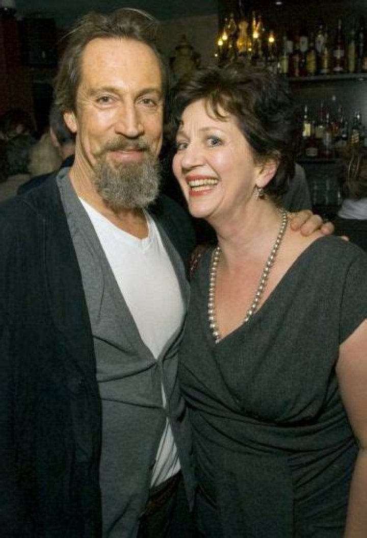 Isobel Buchanan, Jonathan Hyde's Wife