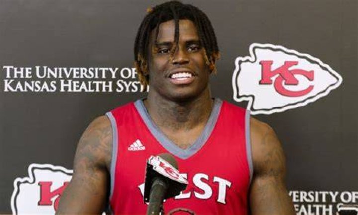 Know About Tyreek Hill; Stats, Height, Contract, Age, Relationship, Controversy