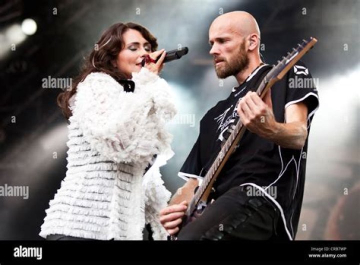 Sharon den Adel, Robert Westerholt's Girlfriend